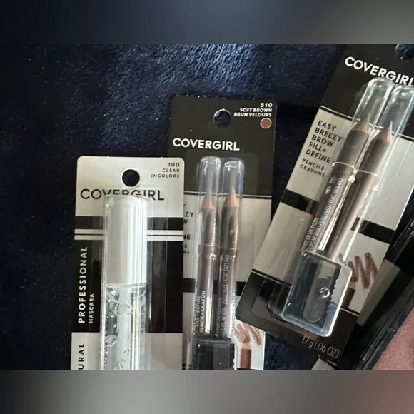 **BUNDLE**   Cover girl bundle. All New Items 🖤  MAKEUP #1 - Picture 3 of 13